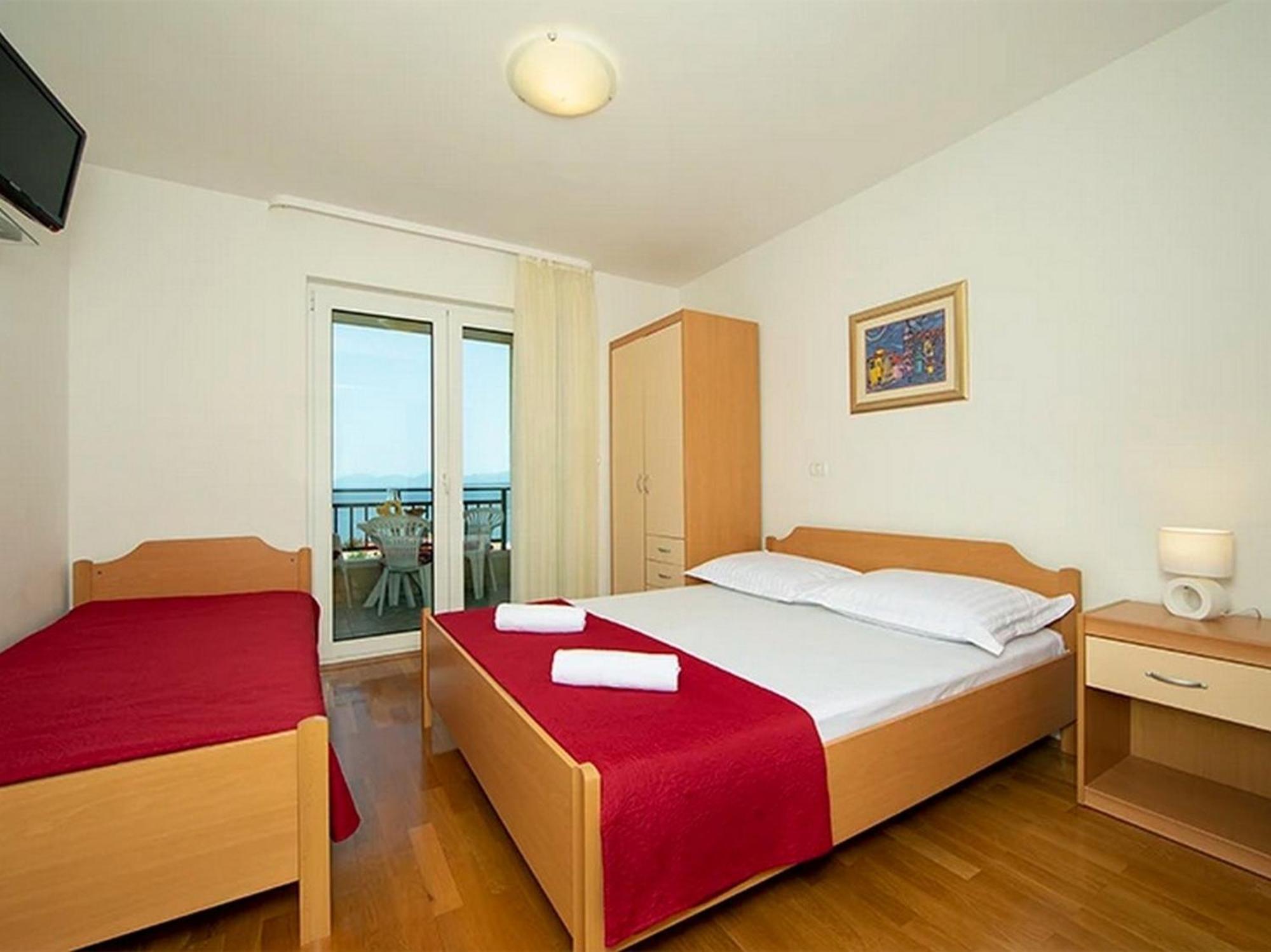Apartments By The Sea Igrane, Makarska - 17292 Exterior foto